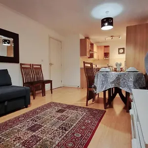 Entire In East E3 Near Bromley By Bow Station Apartment