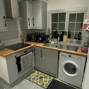 Entire One Double Bedroom Apartment