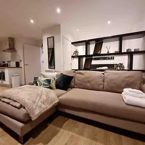 Charming Studio In Bricklane Apartment