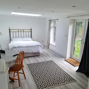 Holiday Out House Apartment
